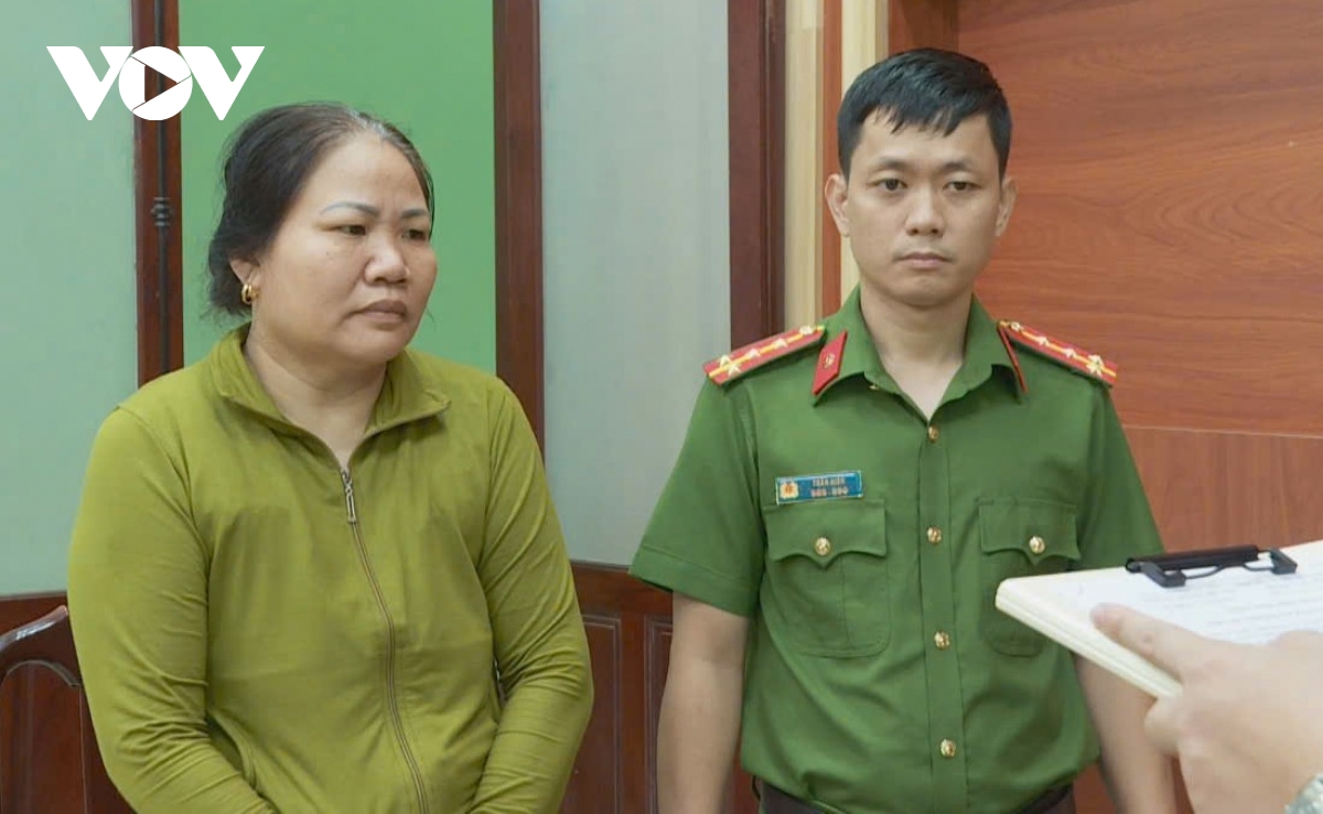 Chồng bị bắt giam, vợ bị cấm đi khỏi nơi cư trú vì sản xuất cà phê bột giả